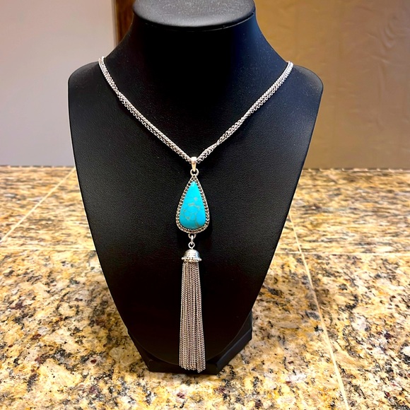 EUC Lucky Brand Necklace-Gorgeous silver toned turquoise stone 18” necklace - Picture 1 of 7
